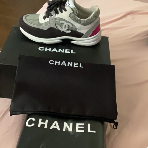 Chanel shoe - Picture 2 of 5